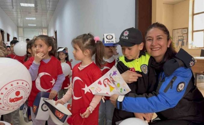 Miniklerden emniyete anlamlı ziyaret