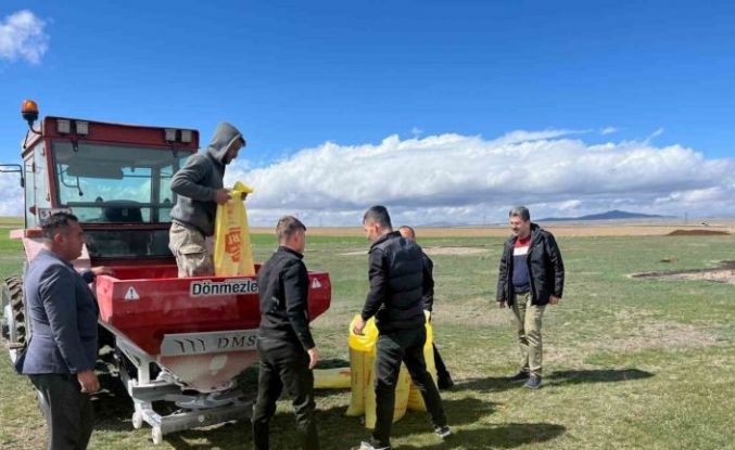 Niğde meralarında gübreleme çalışmaları başladı