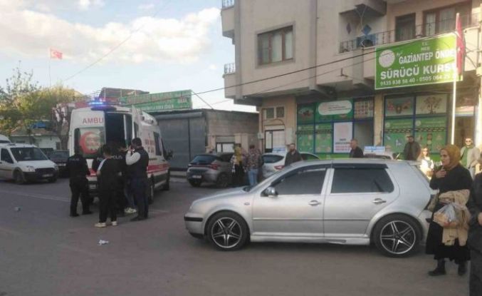 Otomobile çarpan motosiklet sürücüsü yaralandı