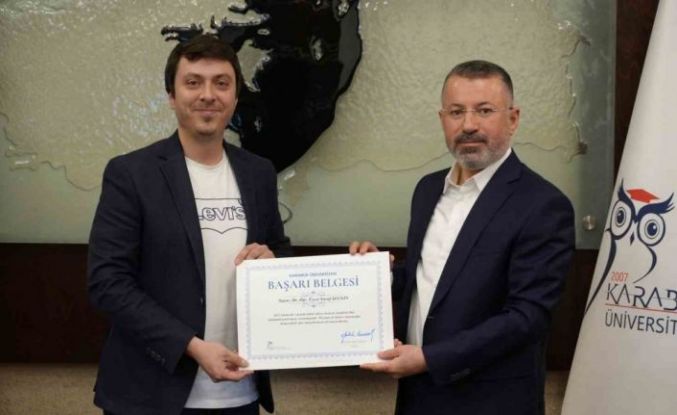 Rektörü Kırışık, akademisyenlerini onurlandırdı