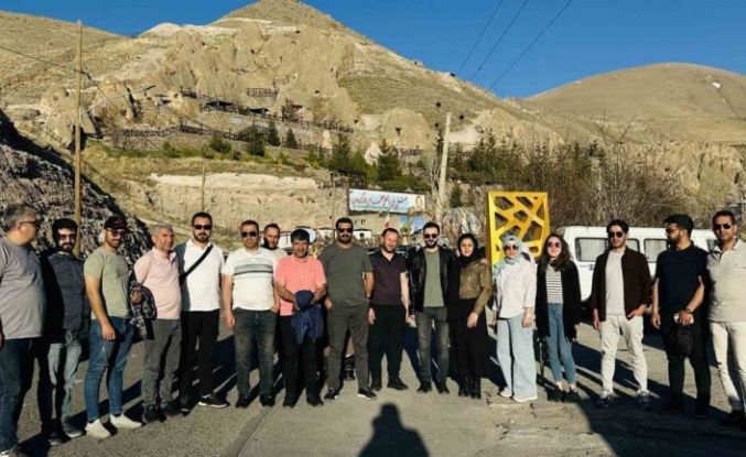 Yüksekovalılar Kendovan peribacalarına hayran kaldı